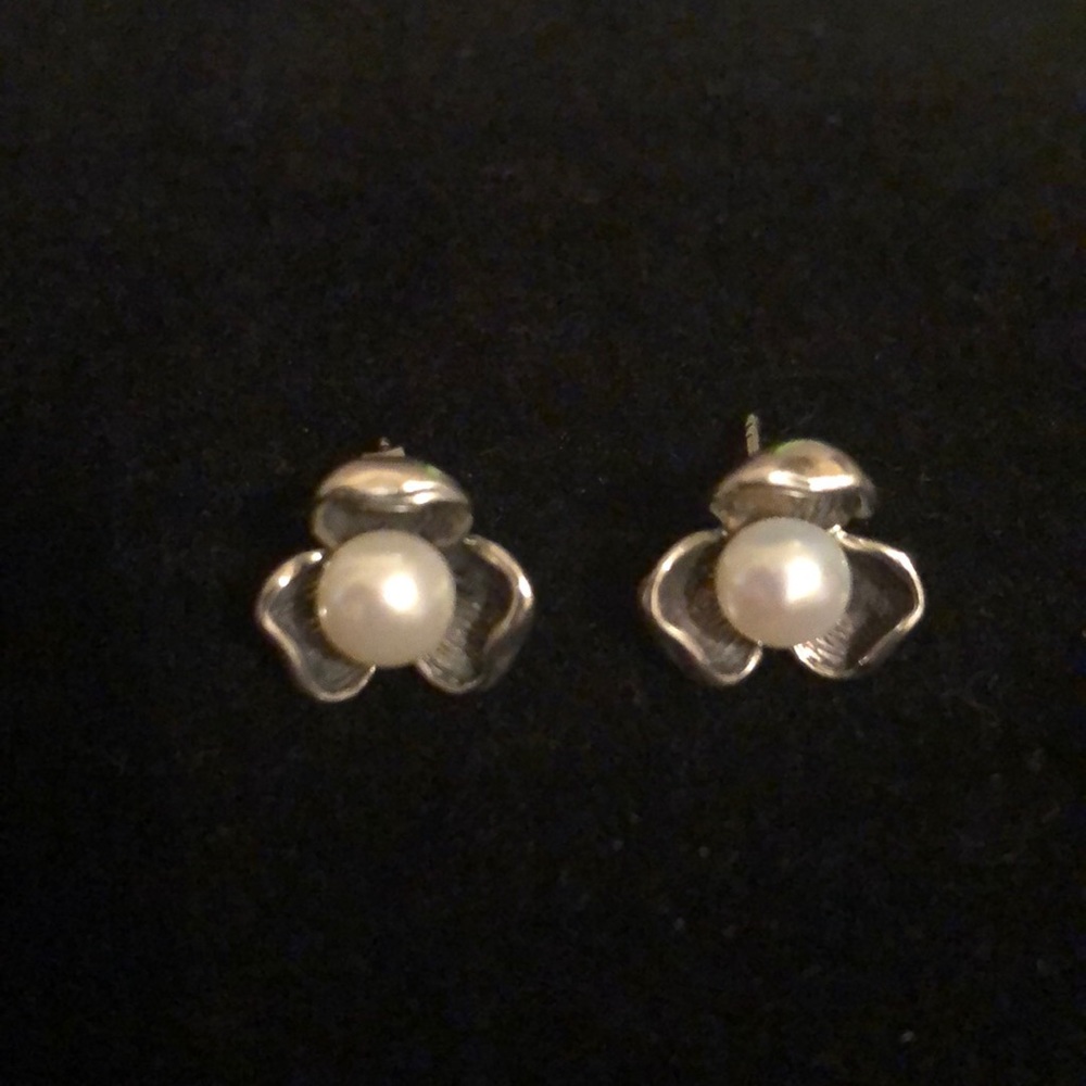 Sterling silver cultured pearl earrings